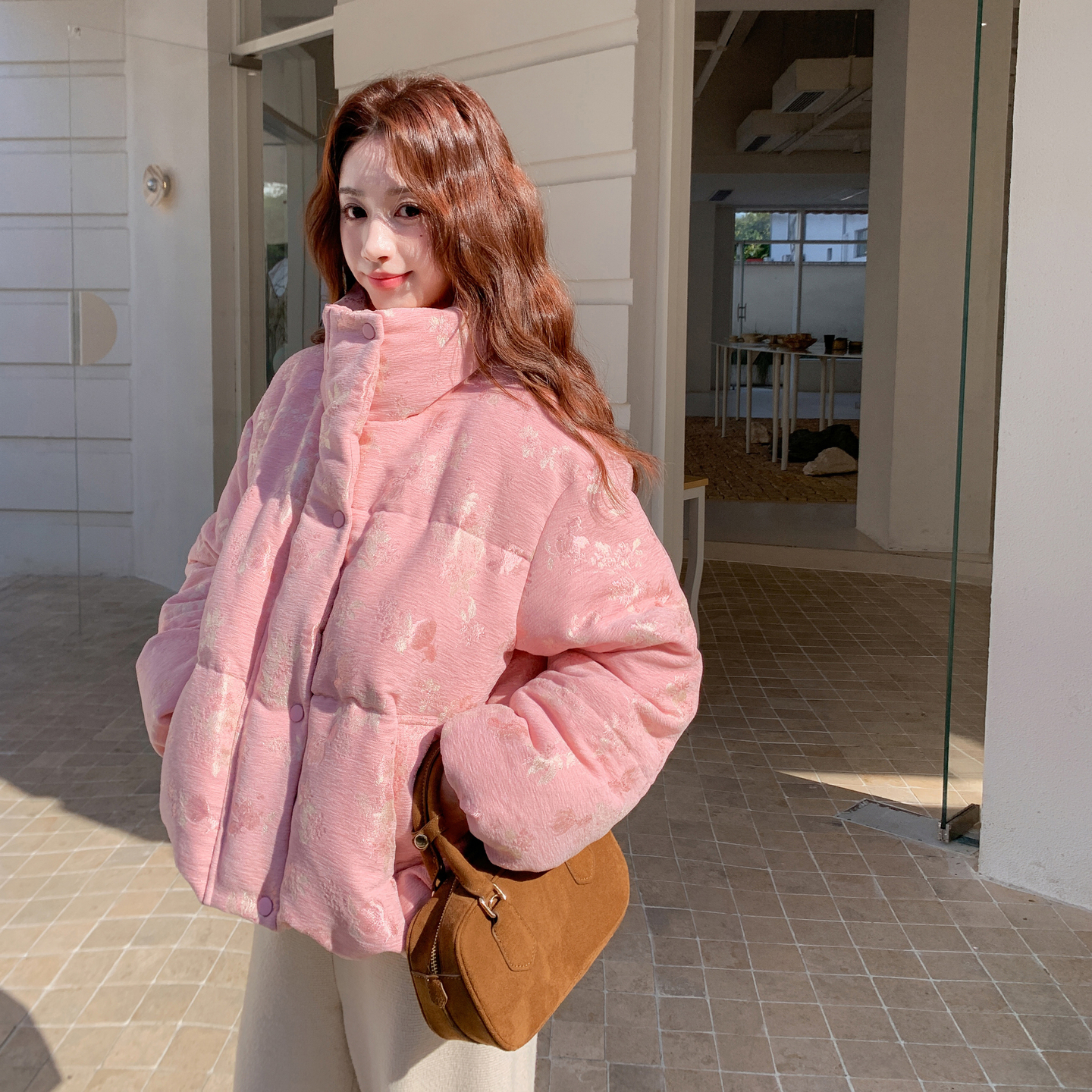 韩系粉色印花立领短款羽绒服女2025新款小个子加厚减龄显白面包服