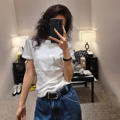 小香风镂空LOGO刺绣圆领短袖T恤