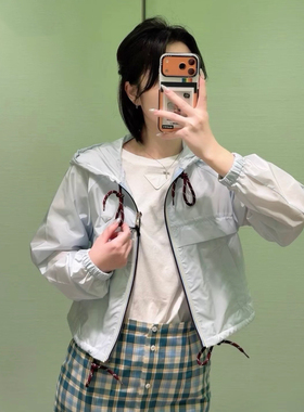 深圳南油高端女装 蓝色休闲三角标 抽绳拉链连帽外套女短款防晒衣