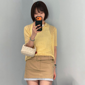 深圳南油高端女装 女 针织衫 M字母徽标刺绣 黄色微透镂空翻领短袖