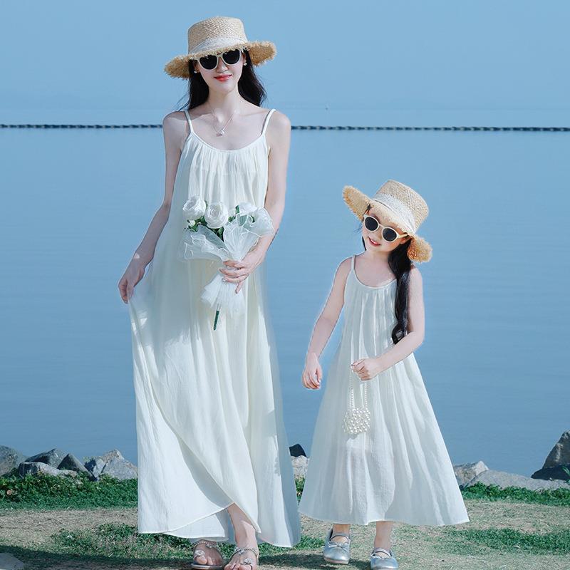 亲子装多巴胺穿搭夏季2025新款海边度假沙滩裙母女款雪纺连衣裙