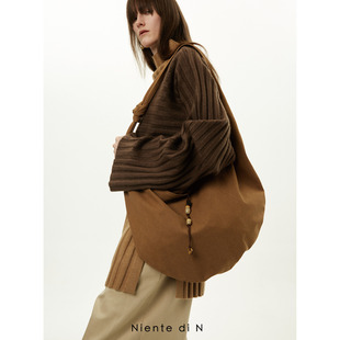 麂皮椭圆斜挎包 Niente