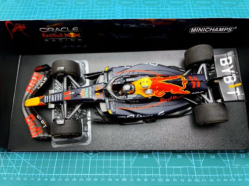 全新 迷你切 F1 车模 1/18 2022 RB18 佩雷兹 摩纳哥 第1名 - 封面