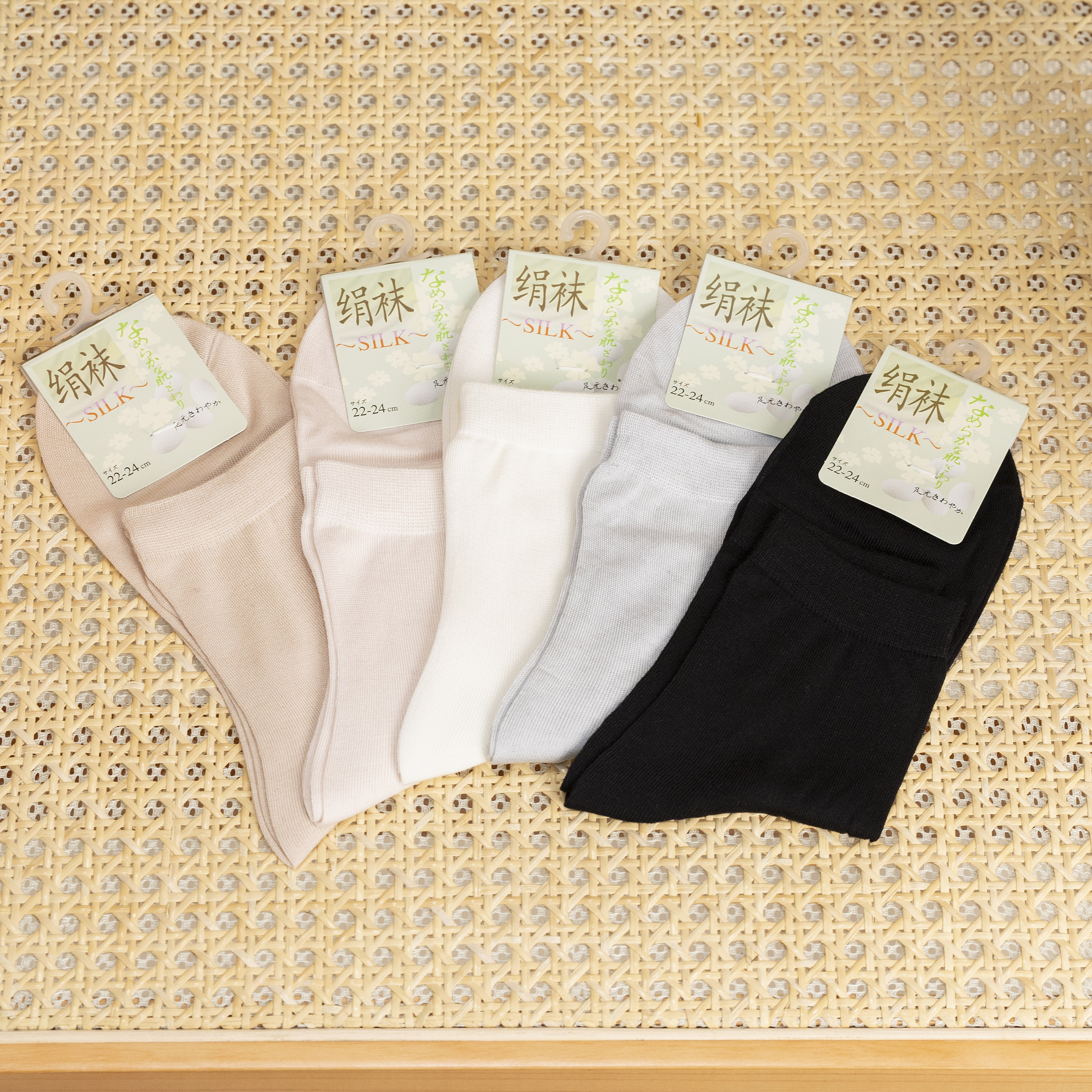 2025秋季新款女士短袜 桑蚕丝真丝针织百搭款透气亲肤基础款袜子