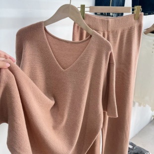 早春针织套装裤子两件套气质韩版高级感2026新款女装显瘦遮肉上衣