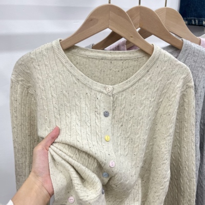 早春2026新款麻花针织开衫外套女款高级感毛衣外搭披肩配裙子上衣