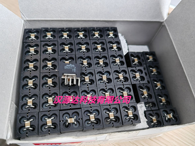 BNX012-01 方块型EMI静噪滤波器 1MHZ-1GHZ 40dB 全新原装 直插