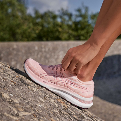ASICS 亚瑟士GLIDERIDEMAX 2干爽透气缓震特制编织鞋面女士跑步鞋