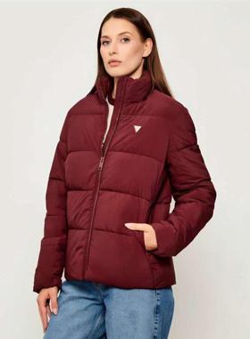 代购GUESS女士羽绒服保暖防风轻盈短款立领绗缝酒红冬季通勤外套