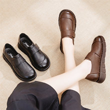 真皮软底妈妈鞋子秋季新款舒适不累脚皮鞋中老年女鞋休闲奶奶单鞋