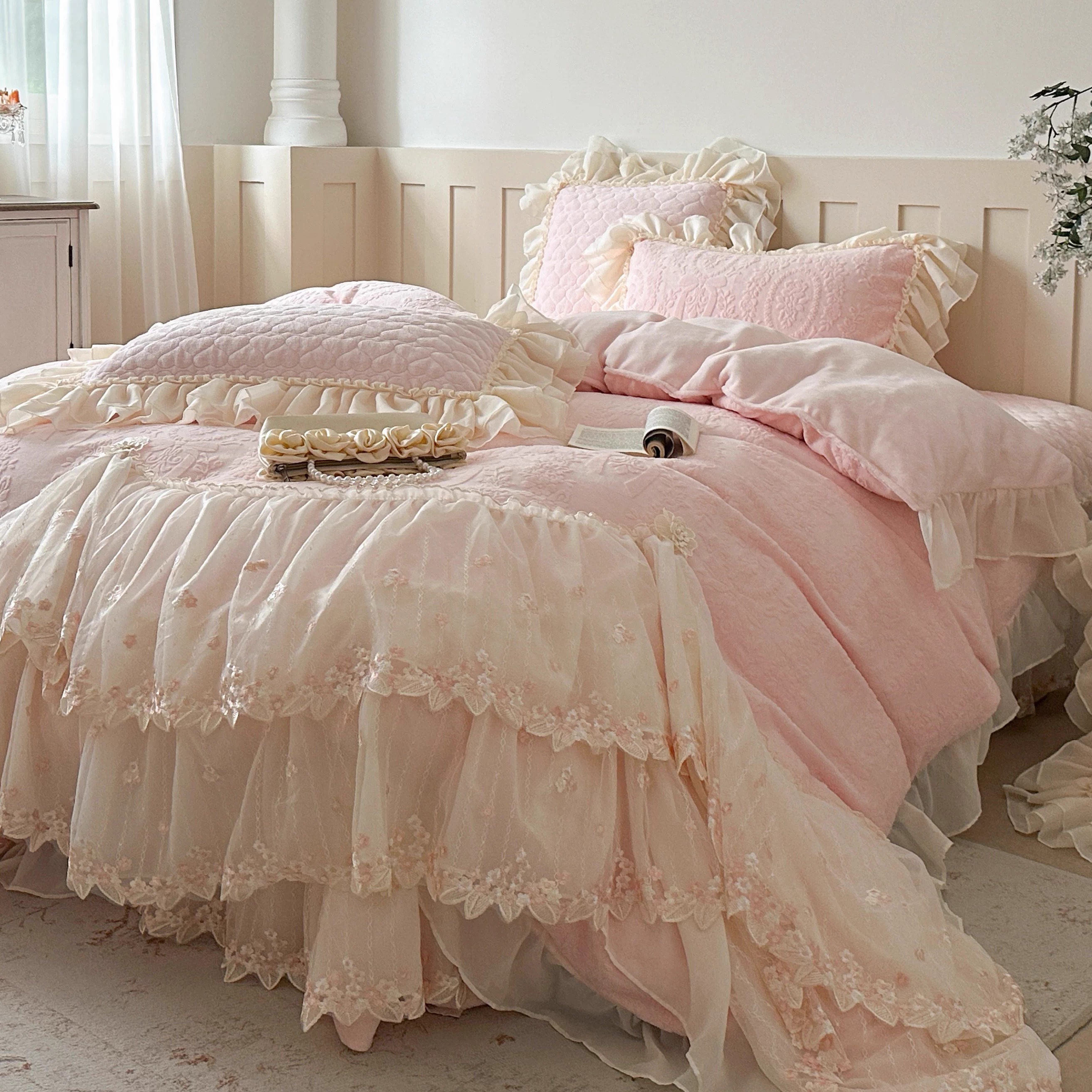 法式公主风床盖款雕花牛奶绒四件套冬季蕾丝花边少女毛绒被套床单
