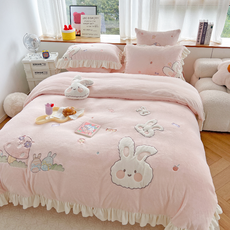 送兔子抱枕！可爱牛奶绒四件套