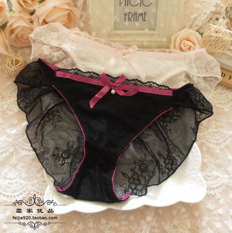 中腰蕾丝面料宽松飘逸黑白色内裤
