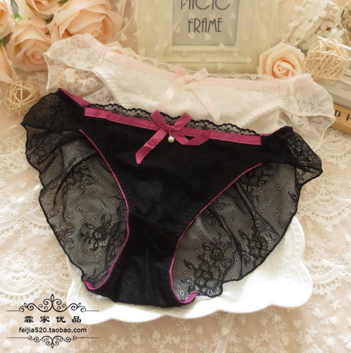 中腰蕾丝面料宽松飘逸黑白色内裤