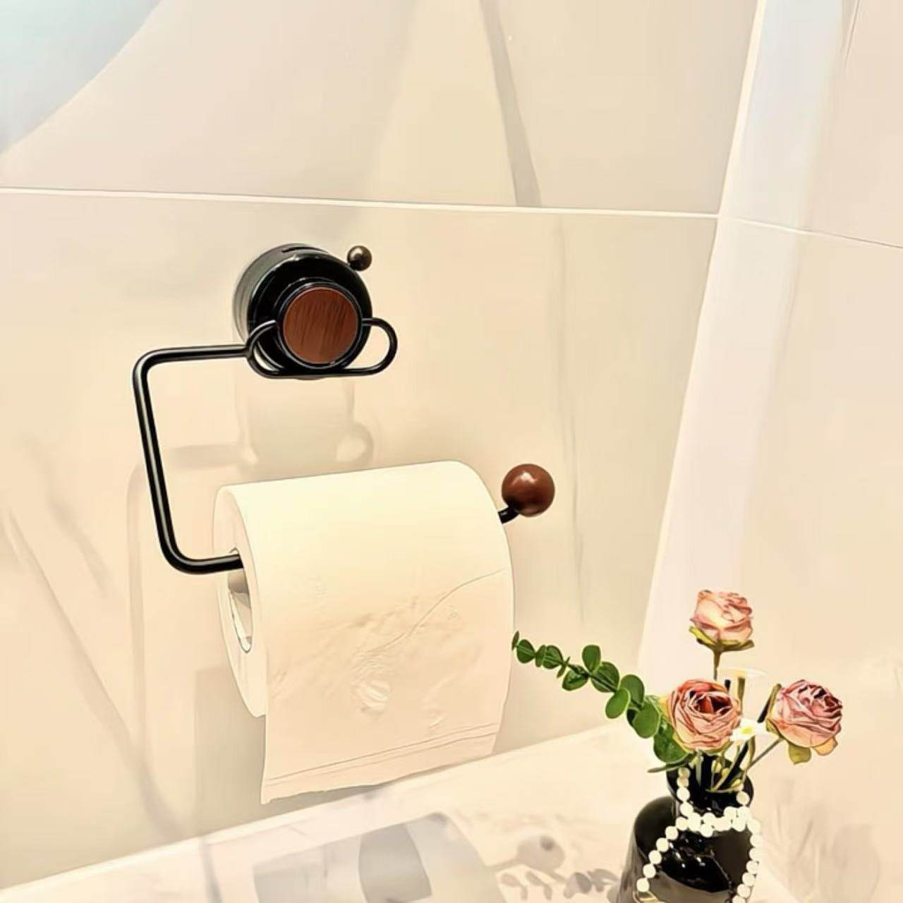 吸盘纸巾架家用免打孔壁挂式