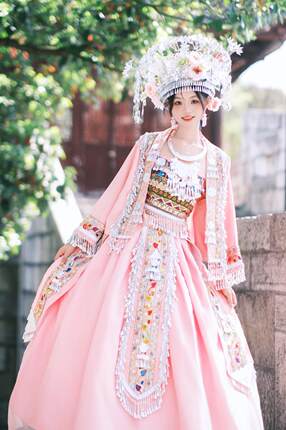 新款苗疆少女苗族少数民族粉色舞台惊艳旅拍写真演出服摄影套装
