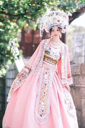 新款苗疆少女苗族少数民族粉色舞台惊艳旅拍写真演出服摄影套装