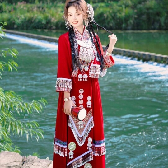 苗族服装女少数民族苗族土家族舞台服饰新款全套民族风套装高档