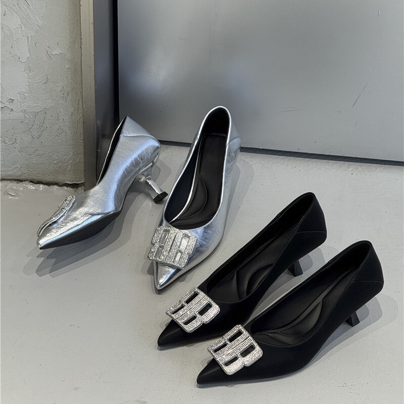 名媛风尖头水钻细跟浅口单鞋女2026新款高跟鞋低跟小跟工作鞋女鞋