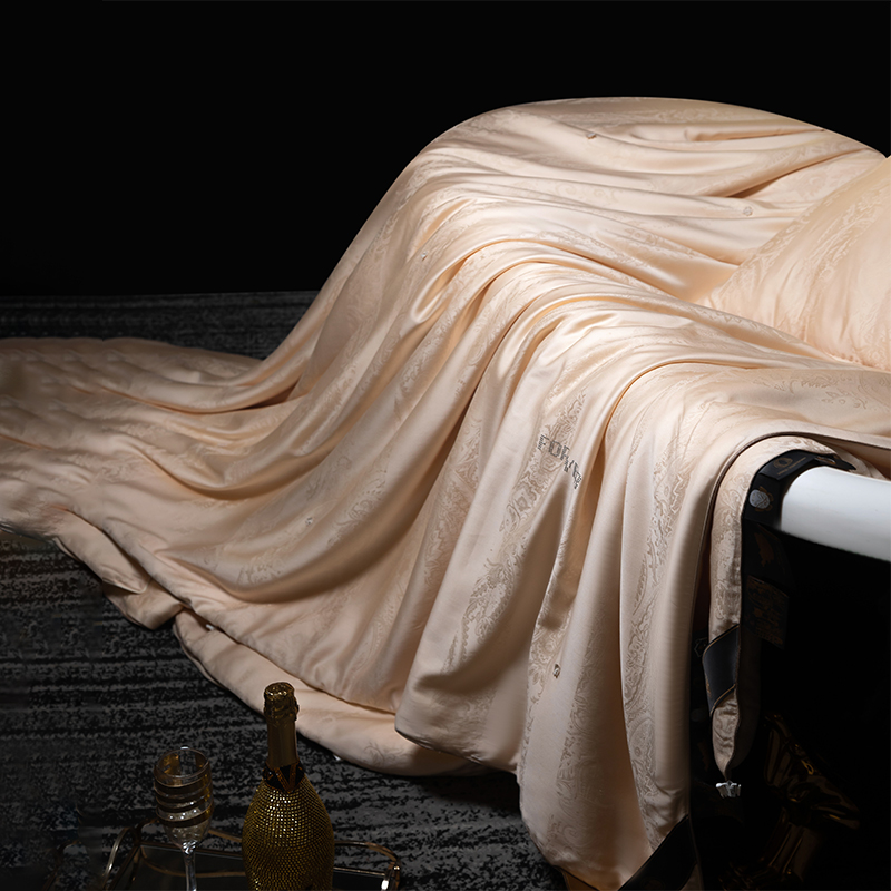 双宫茧黄金蚕丝被100%桑蚕丝