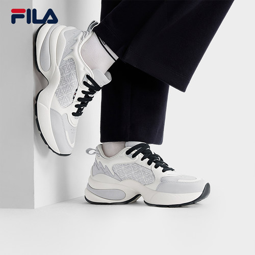 FILA斐乐女士摩登运动鞋