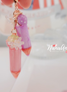 原创可爱珠光铅笔日本进口草莓小吊坠温柔精致粉嫩耳机手帐本挂饰