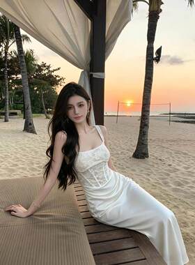 从一蕾丝方领鱼骨鱼尾显瘦连衣裙