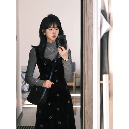 高级感黑色复古印花丝绒长裙女秋冬小个子法式收腰显瘦气质连衣裙
