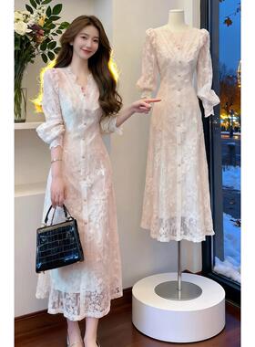 法式高级感杏色v领蕾丝长袖连衣裙气质收腰温柔风长裙子2025冬季