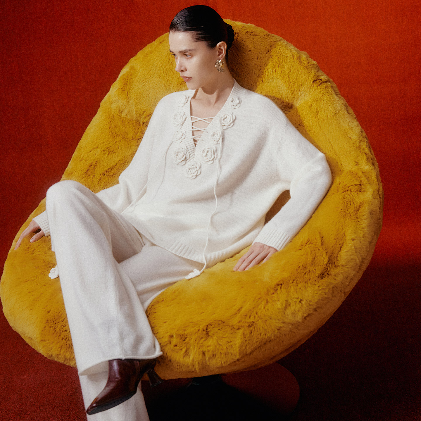 帕罗长袖绣花抽绳V领纯羊绒衫