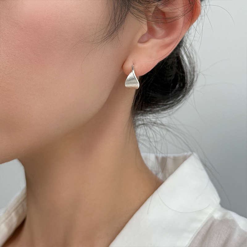 饰尚e族几何莫比乌斯耳环女简约时尚百搭气质S925镀银针耳扣小众