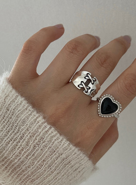 甜酷黑色爱心戒指女复古