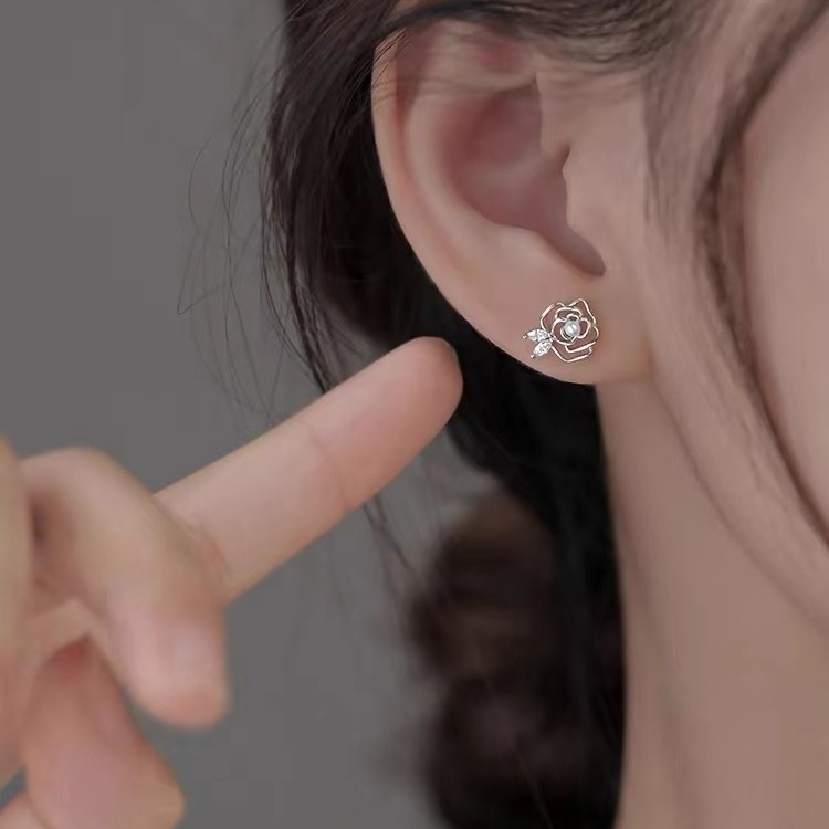 925纯银珍珠花朵耳钉新款2024爆款耳环小众高级感女轻奢耳饰