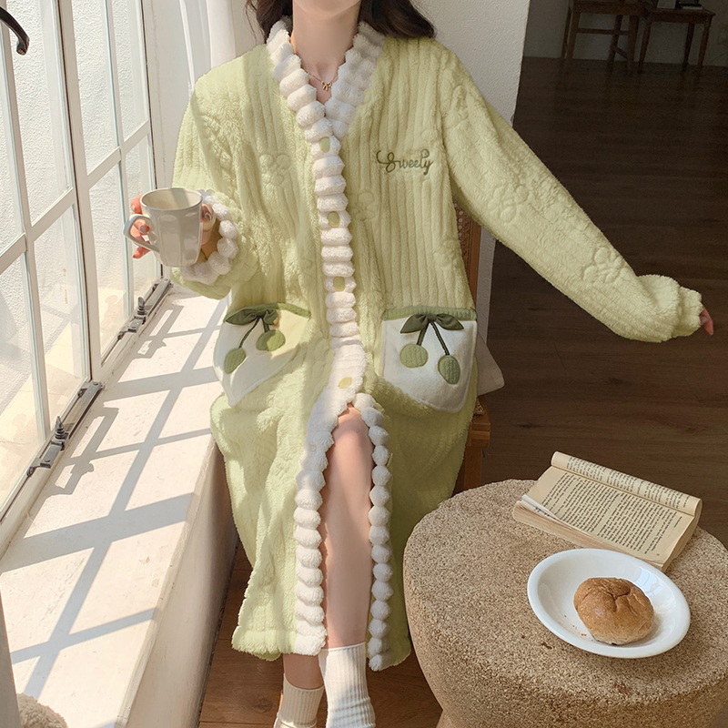 冬季新品纯色双口袋樱桃甜美保暖宽松睡袍女士家居服