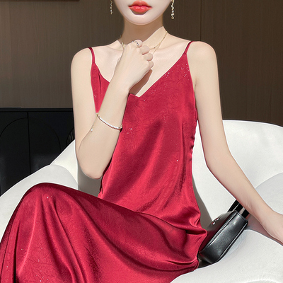 法式气质黑色吊带连衣裙女2025年新款春夏收腰修身性感内搭小黑裙