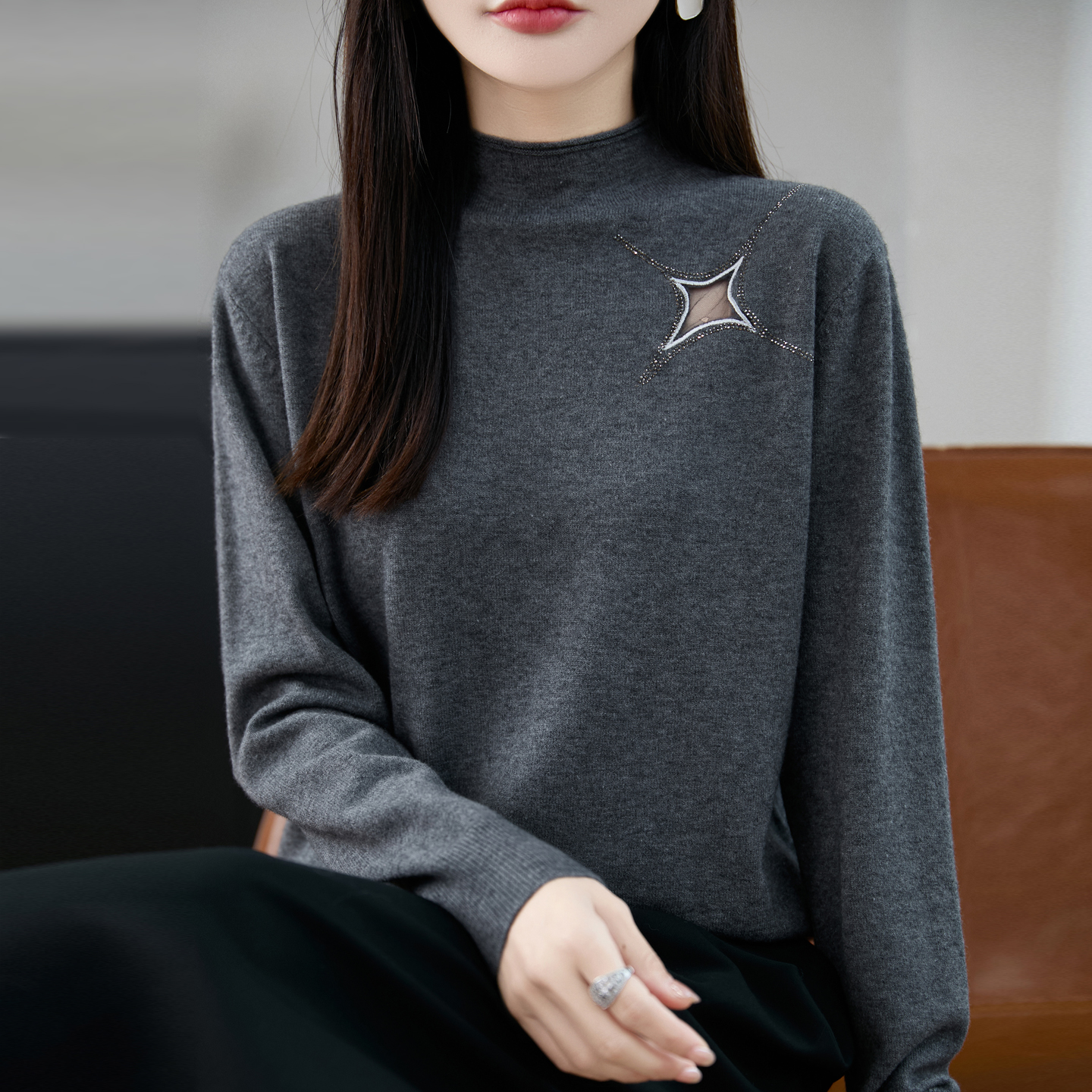 半高领高级感星星镂空针织打底衫女2025新款洋气女装上衣秋冬毛衣