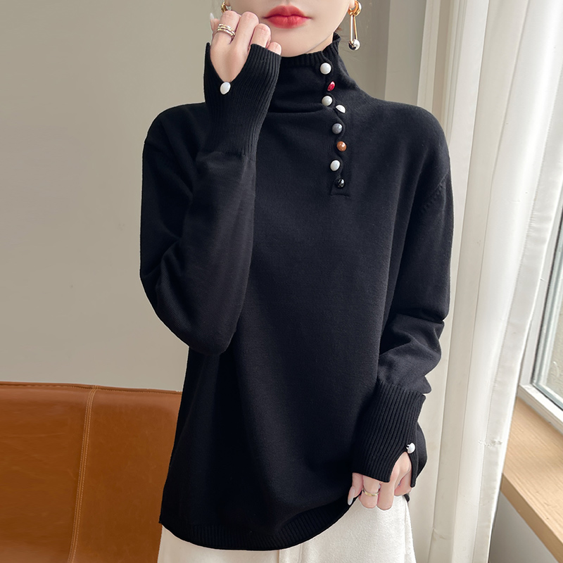 2024秋冬新款优雅珍珠扣时髦堆堆领针织衫女加厚软糯高领打底毛衣