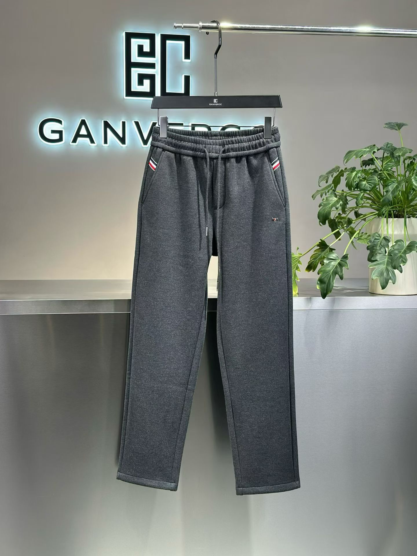 T25冬季新款男士温州欧版宽松直筒刺绣保暖加厚加绒长运动休闲裤