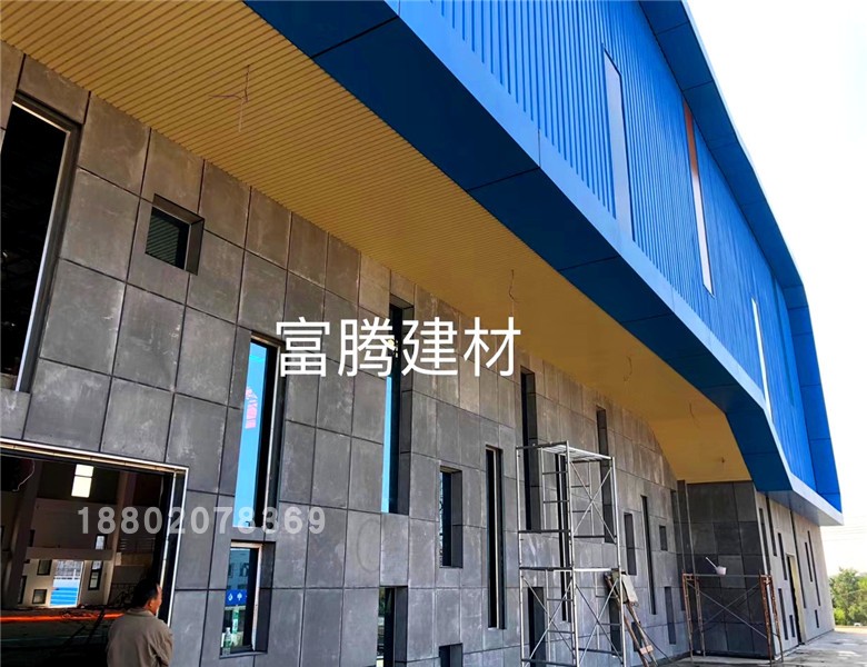 装修天花吊顶无缝工程装饰方板冲孔铝扣板铝板常规合金门头600板