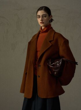 COLNE冬季新款长毛毛感仿驼绒阔肩复古毛呢西装外套