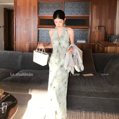 LS 度假风优雅修身挂脖碎花连衣裙广州十三行2026春新款裙子