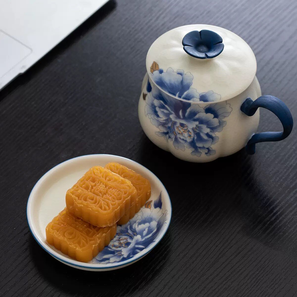 牡丹花青花岩矿白马克杯茶水分离泡茶杯复古陶瓷水杯带盖个人专用