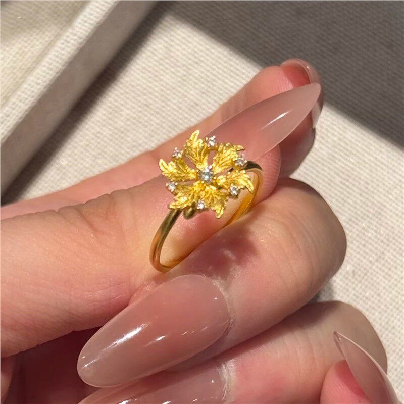18k黄金色闪钻拉丝花瓣戒指女轻奢高级感晓露霜花食指戒首饰送礼