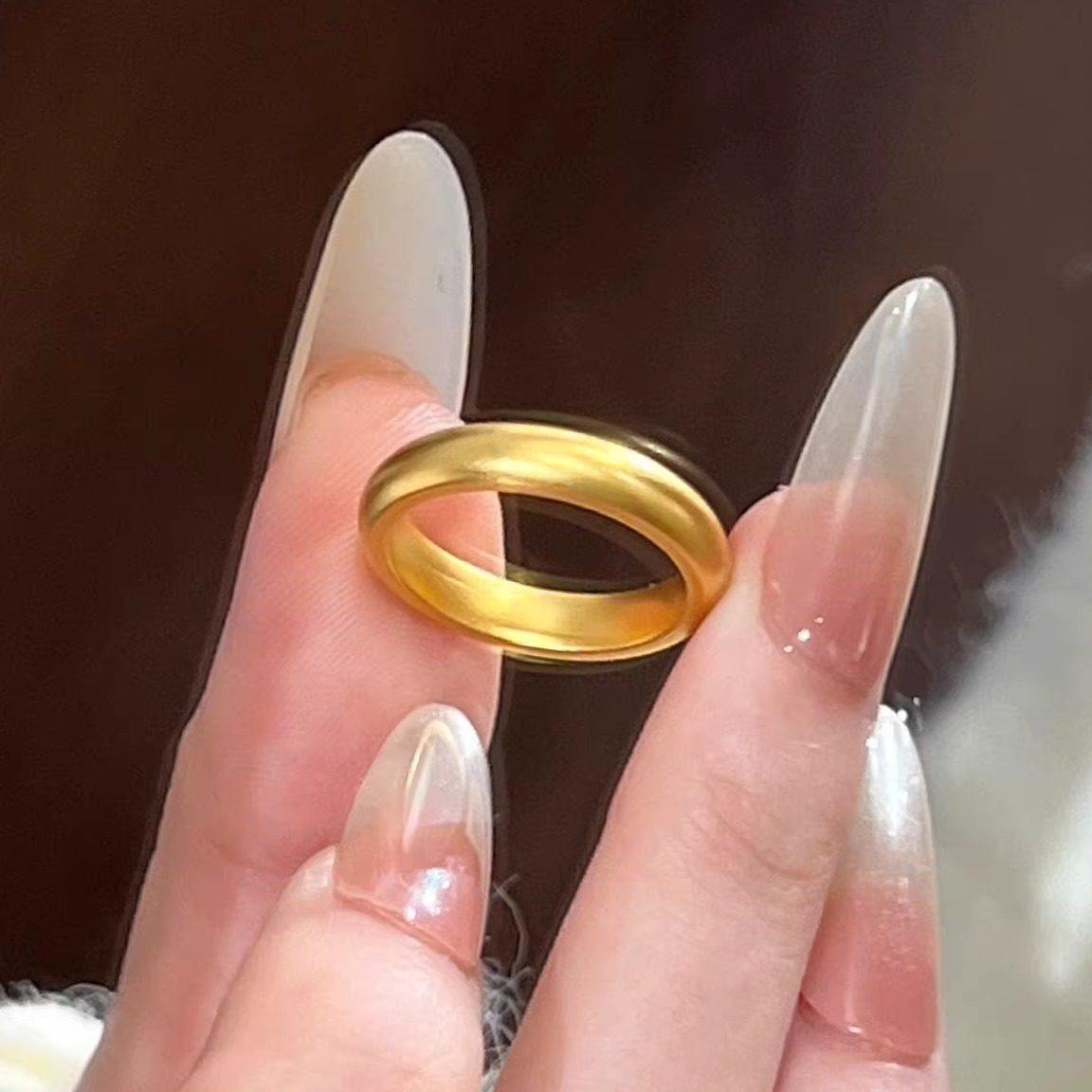 新款经典磨砂泥鳅背素圈戒指女时尚百搭镀金情侣对戒结婚订婚首饰