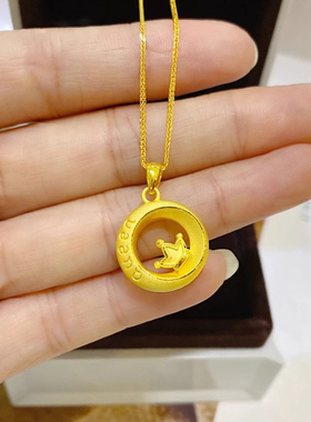 18k黄金色女款轻奢queen女王皇冠吊坠简约高级感字母锁骨链送礼物