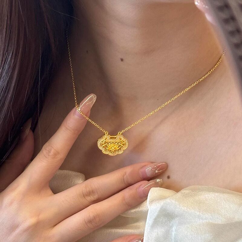 新款古法黄金色镂空如意锁包项链女高级感轻奢小众设计气质锁骨链