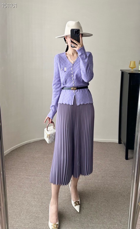 2025春季新款推荐入立体波浪花纹镶钻羊毛衫针织衫百褶裙套装