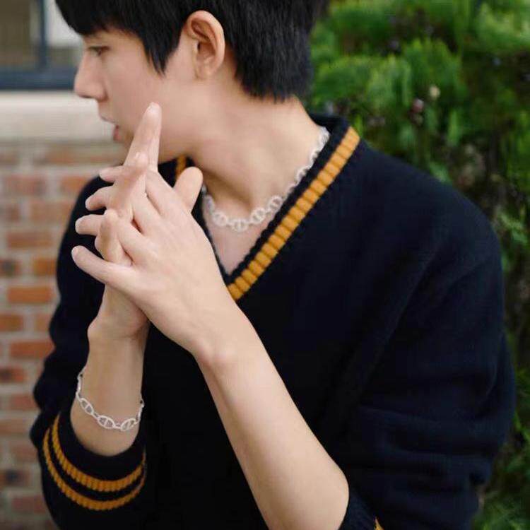 英伦风青春活力简约毛衣男秋冬季大码针织打底衫撞色套头V领男装