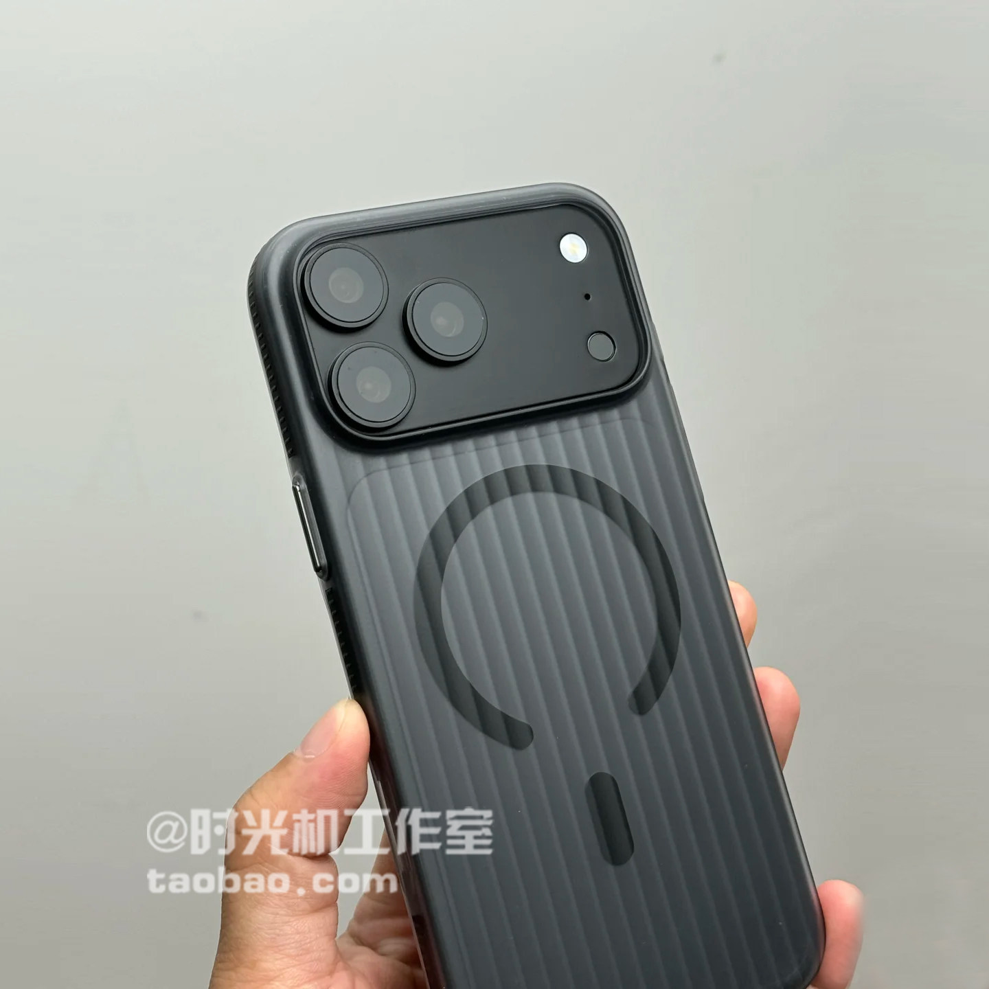 适用iPhone18Pro防滑边框磁吸壳