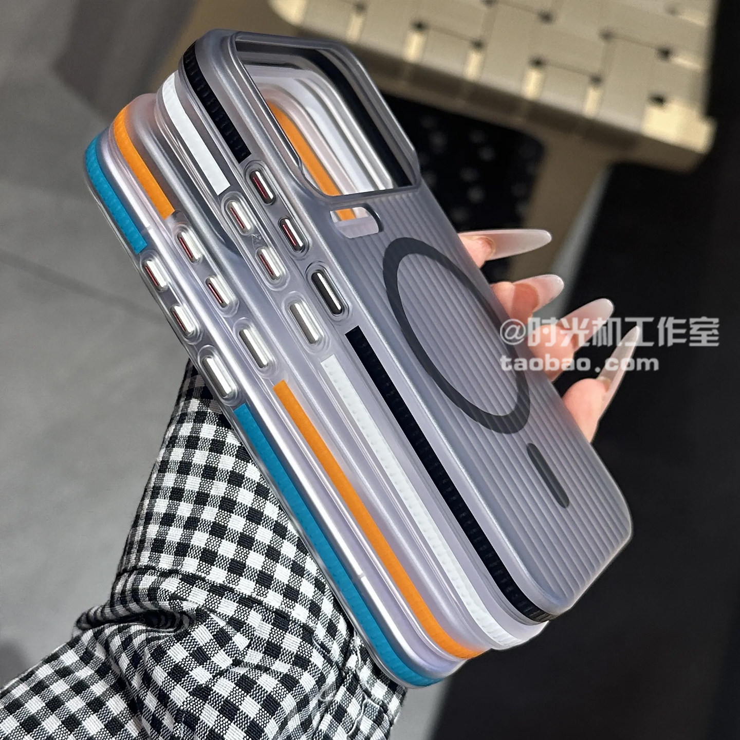 适用小米18Pro竖纹防滑边磁吸壳